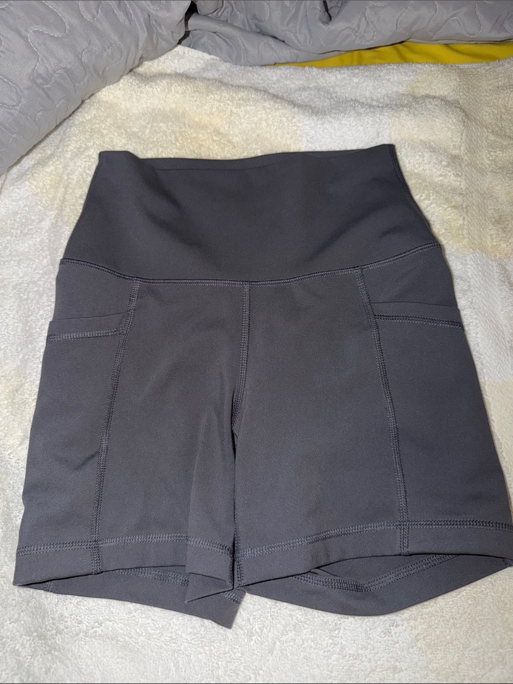 Like new yogalicious High-Waist grey Women's Active Shorts